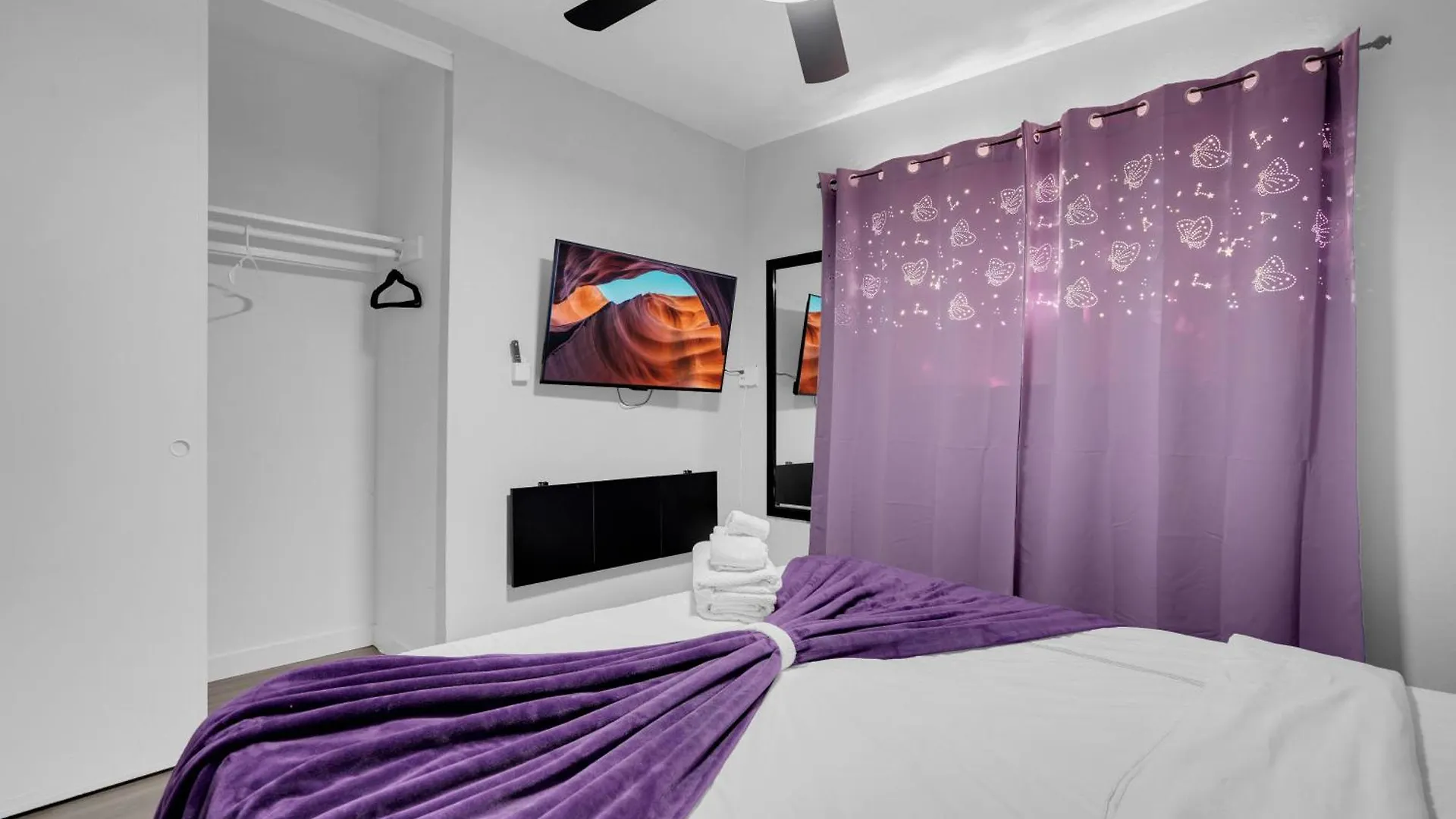 Ferienhaus Villa Big Group, Remodeled, Landscaped, King Beds, Desks Las Vegas