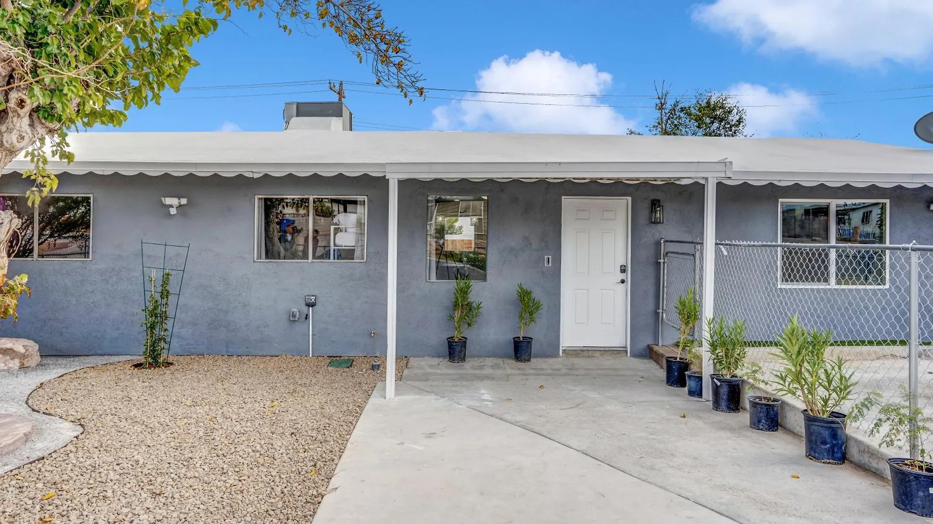 Villa Big Group, Remodeled, Landscaped, King Beds, Desks Las Vegas