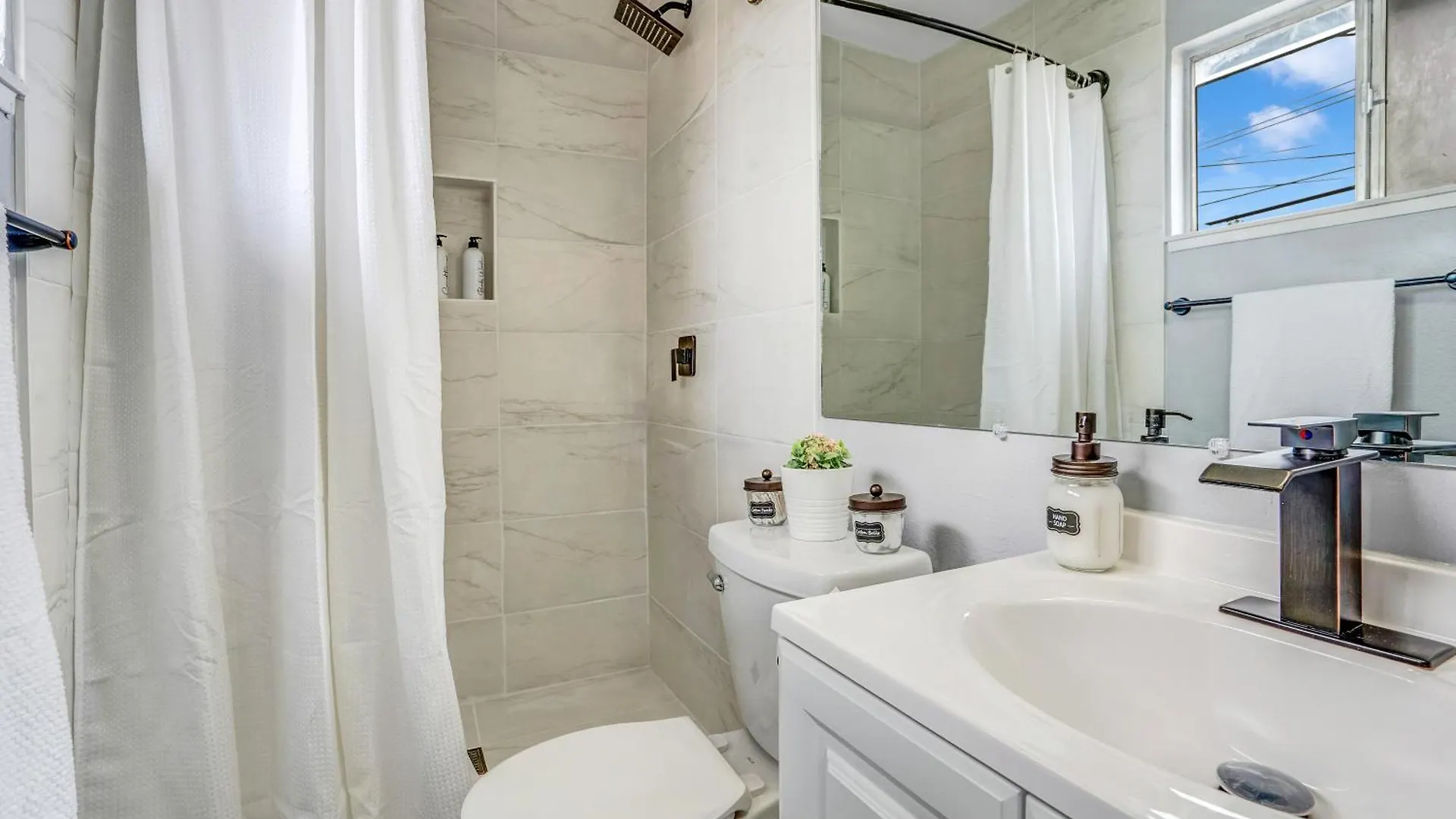 Ferienhaus Villa Big Group, Remodeled, Landscaped, King Beds, Desks Las Vegas