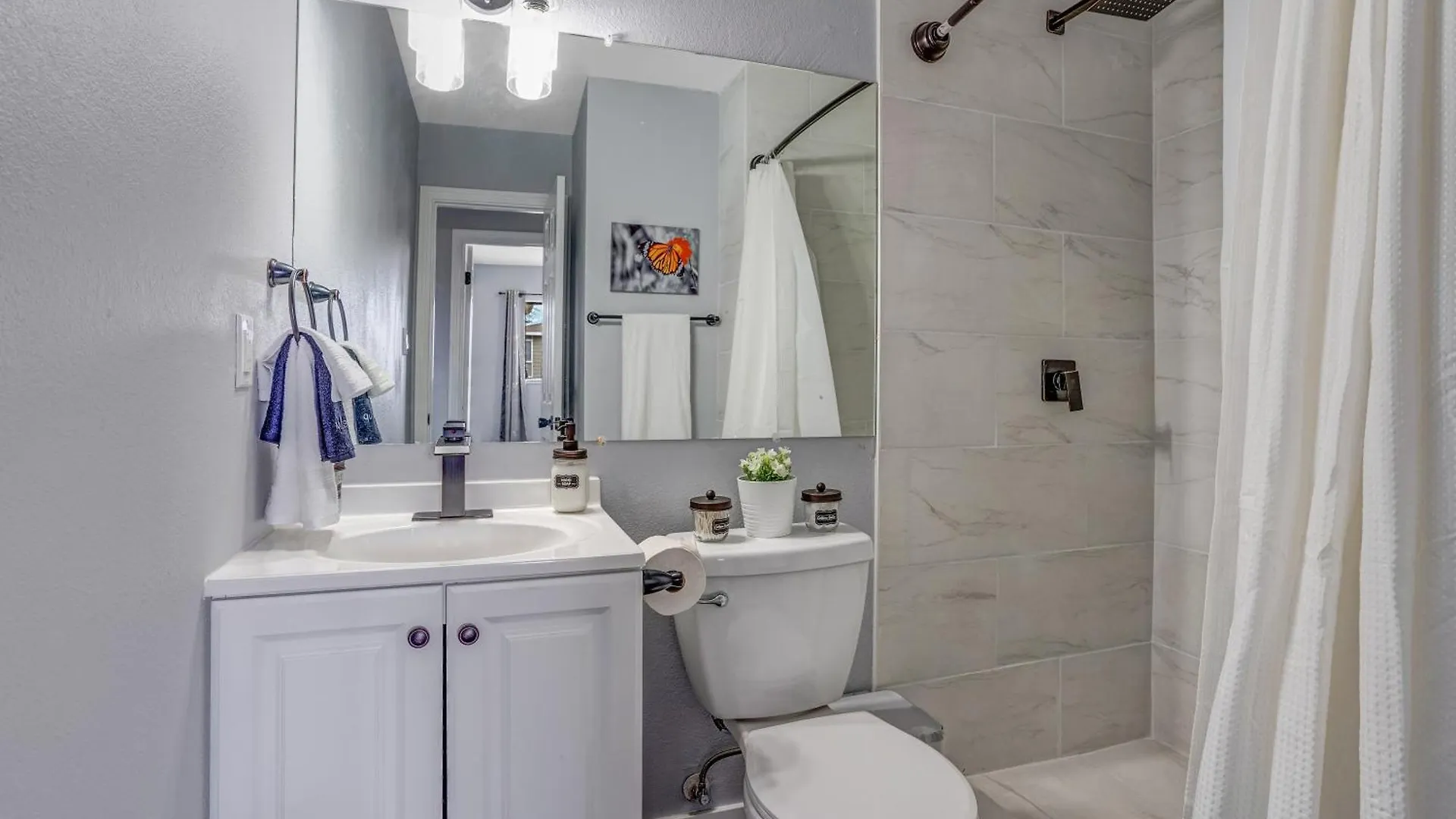 Villa Big Group, Remodeled, Landscaped, King Beds, Desks Las Vegas USA